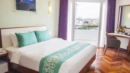 Phòng Deluxe giường đôi vưới view ra trung tâm thành phố