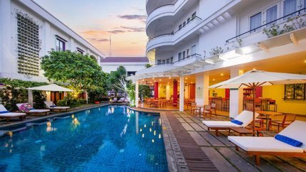 Bể bơi ngoài trời