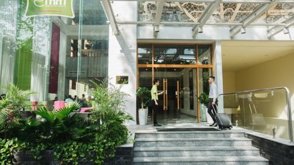 Không gian bên ngoài Êmm Hotel Saigon