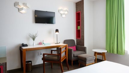 Deluxe 2 Bed Room tại Êmm Hotel Saigon