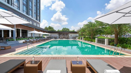 Hồ bơi ngoài trời của khách sạn Fairfield By Marriott South Bình Dương