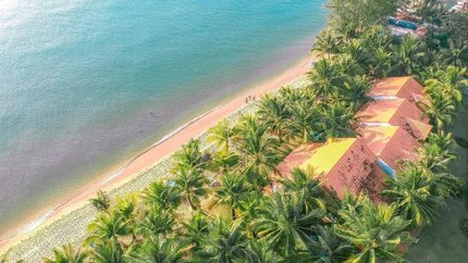 Bãi biển tuyệt đẹp chỉ cách vỏn vẹn 220m