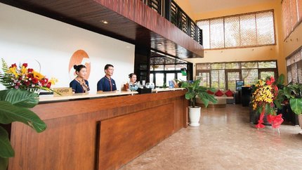 Sảnh lớn cùng quầy lễ tân
