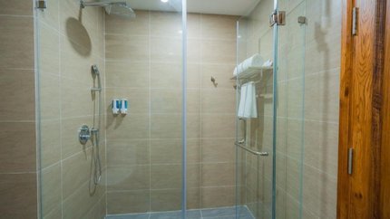 Phòng tắm đứng thiết kế tinh tế