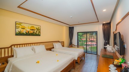 Family Triple Ocean/City View