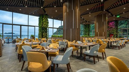 Không gian nhà hàng sang trọng