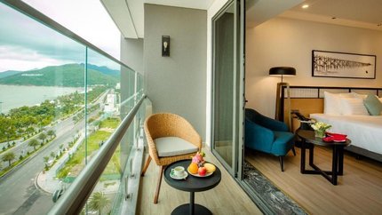 Ban Công Nhìn Ra Biển