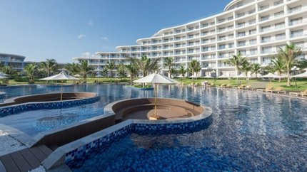 Bể Bơi Ngoài Trời Rất Lớn