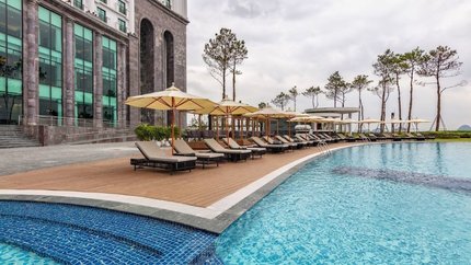 Bể Bơi Ngoài Trời Thoáng Đãng