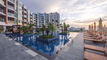 Bể bơi ngoài trời tại khách sạn