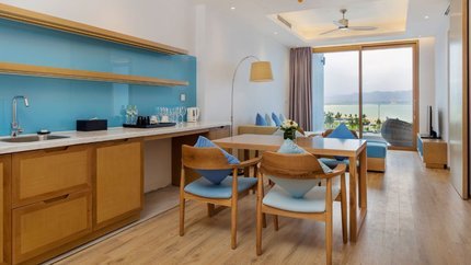 Phòng khách bao gồm khu bếp