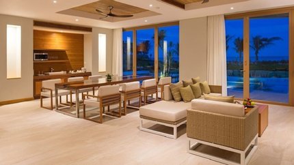 Phòng khách được bài trí gọn gàng