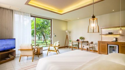 Không gian nhìn ra vườn vô cùng mát mẻ