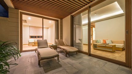 Khu vực bên ngoài căn phòng cực chill