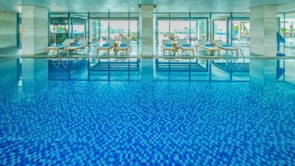 Bể bơi trong nhà