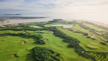 Sân golf tạ khu nghỉ dưỡng