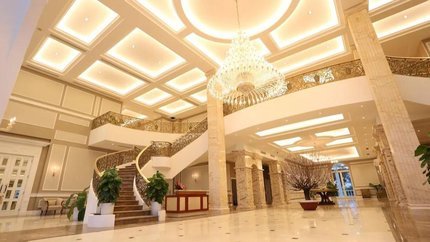 Sảnh và quầy lễ tân khách sạn