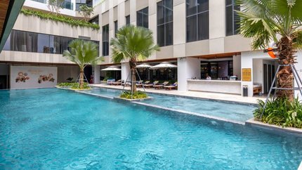 Hồ bơi ngoài trời