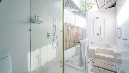 Phòng tắm được đặt ngoài trời độc đáo