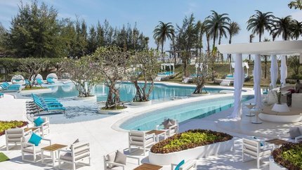 Bể bơi ngoài trời