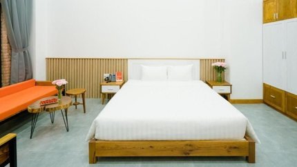 One Bedroom Corner View