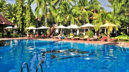 Bể bơi ngoài trời