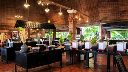 Không gian nhàng hàng ấm cúng với đa dạng các món ăn