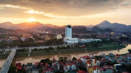 Khách sạn nổi bật giữa thành phố