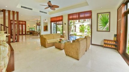 Villa có hệ thống cửa sổ đón ánh sáng tự nhiên