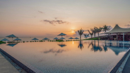 Hồ bơi ngoài trời