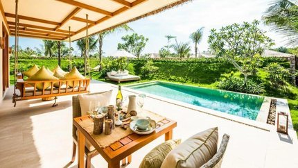 Sân hiên và bể bơi riêng