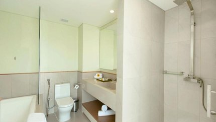 Phòng tắm bồn rộng rãi