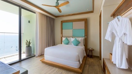 Deluxe Suite Ocean View Balcony