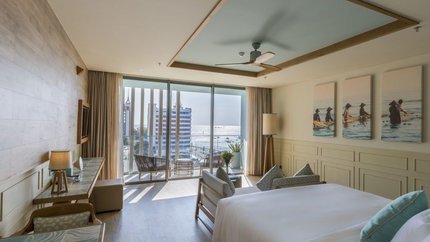 Khung cửa lớn tầm nhìn hướng biển