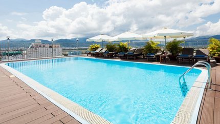 Bể bơi ngoài trời với tầm nhìn hướng biển