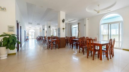 Nhà ăn rộng rãi với sức chứa lớn