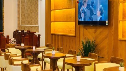 Khu vực bàn ăn tại khách sạn