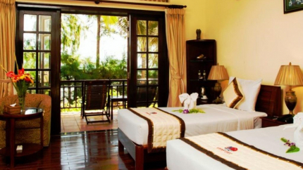 Phòng Deluxe Garden View tại Golden Coast Resort & Spa 4 sao