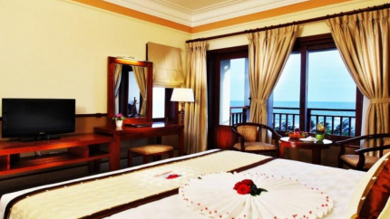 Không gian phòng Family Beach Front Villa tại khu nghỉ dưỡng Golden Coast