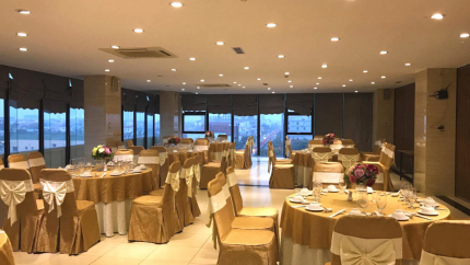 Bàn Tiệc Tại Golden Hotel Quảng Trị 3 sao