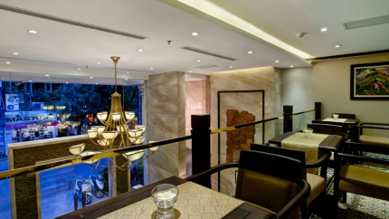 Quán bar tại Golden Lotus Luxury