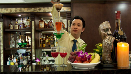 Quán bar tại 4* Golden Lotus Luxury Hotel