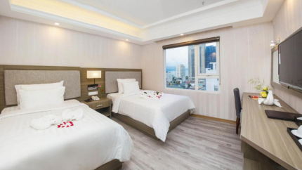 Phòng Deluxe Twin City View Tại Golden Rose Đà Nẵng Hotel