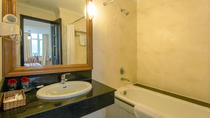 Phòng tắm rộng rãi