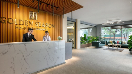 Quầy lễ tân tại khách sạn Golden Season