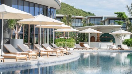 Hồ bơi ngoài trời tại resort