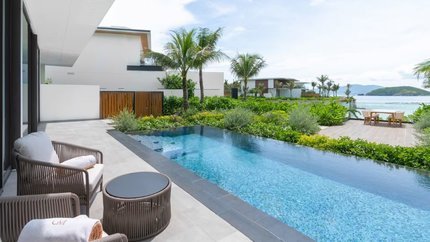 Hồ bơi riêng tại villa