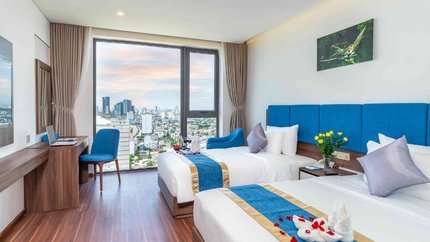 Deluxe Twin Sea & City View