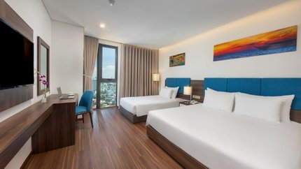 Deluxe Triple Sea & City View