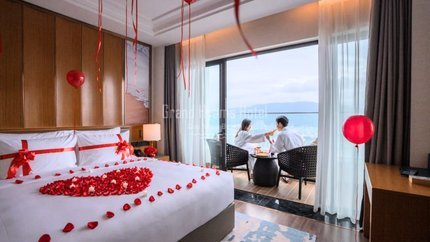 Trang trí bắt mắt, ban công phòng hướng ra vịnh